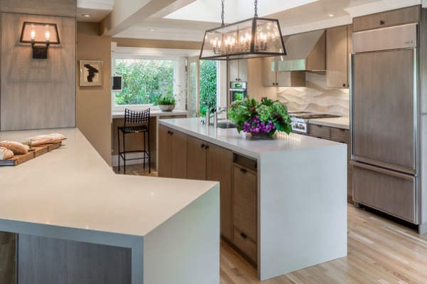 Kitchen of the Week: Warm Serenity in an Entertaining-Friendly Space