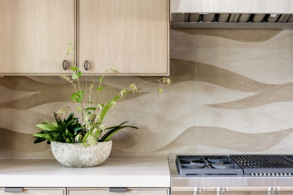 Kitchen of the Week: Warm Serenity in an Entertaining-Friendly Space