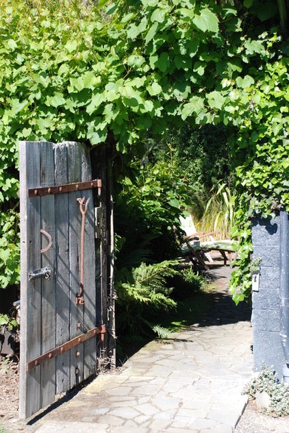 10 Gorgeous Gates That Make a Stylish Statement