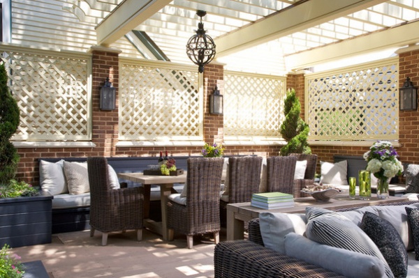 10 Creative Ways to Bring Structure to Your Outdoor Room