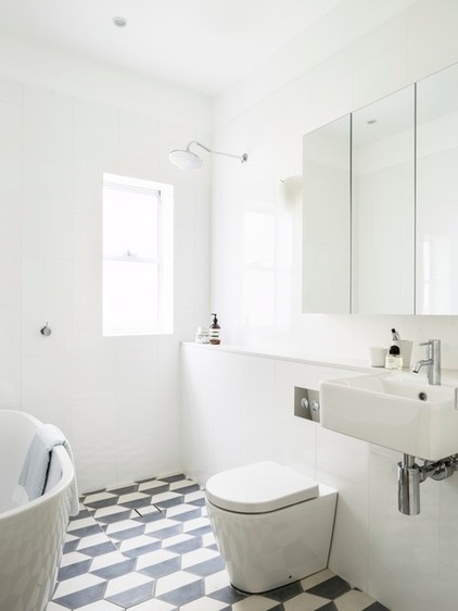 Beach Style Bathroom by Decus Interiors