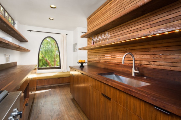 Houzz TV: See a Salvaged-Wood House With a James Brown Wall