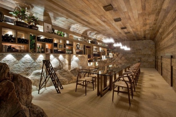 Rustic Wine Cellar by Eduarda Correa Arquitetura & Interiores