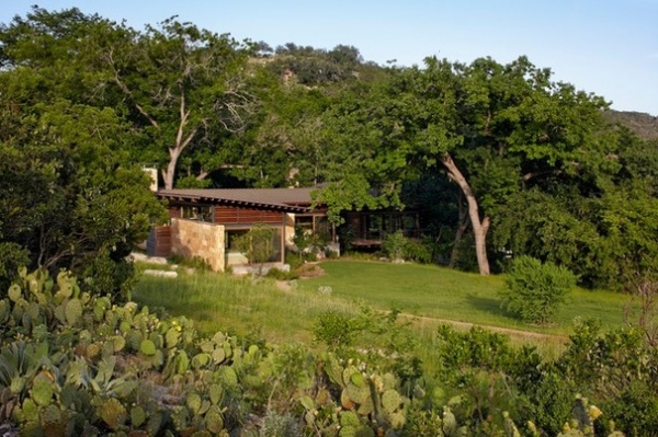 Houzz Tour: Texas Family Trades Traffic Noise for Frog Songs