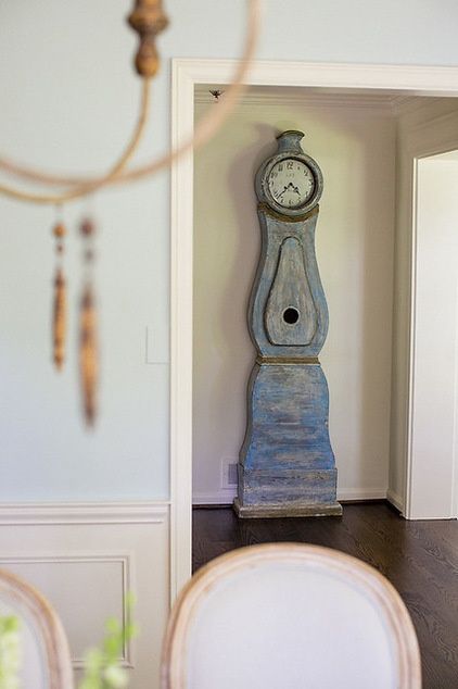 Must-Know Furniture: The Mora Clock