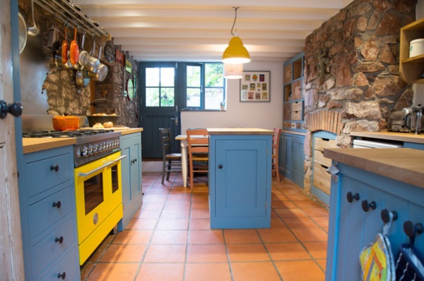 A Kitchen That Cooks With Color and Creativity