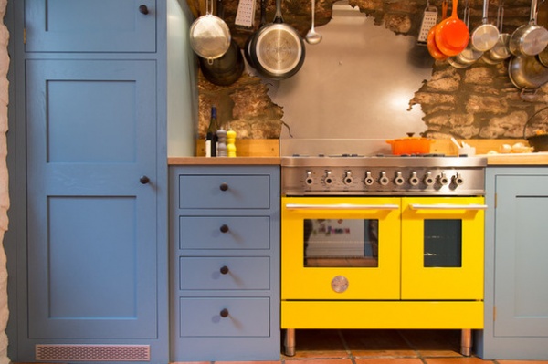 A Kitchen That Cooks With Color and Creativity