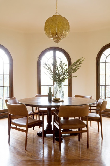 Modern Dining Room by DISC Interiors