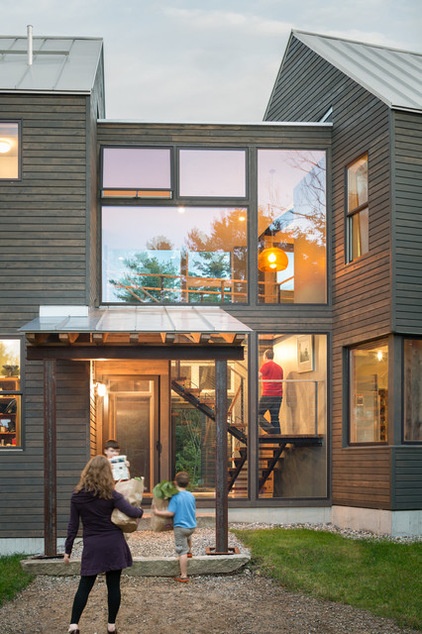 Houzz Tour: Family Reimagines the New England Farmhouse