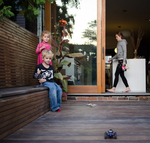 Modern Patio by blackLAB architects inc.