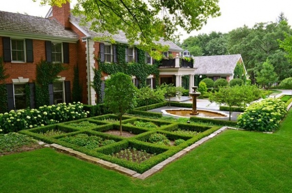 Traditional Landscape by Doering Landscape Company