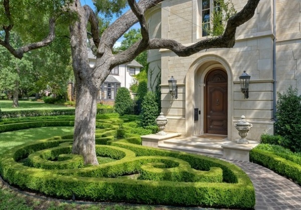 Boxwood: Still Shape-Shifting After 350 Years