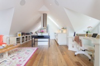 Houzz Tour: An Elegant Studio Apartment Over the Garage