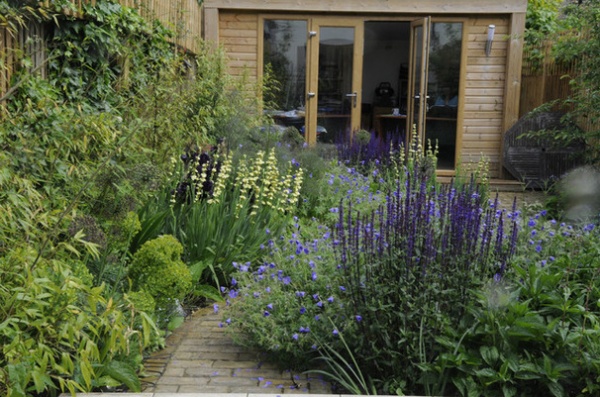 7 Ways to Use Drifts and Masses In Your Garden