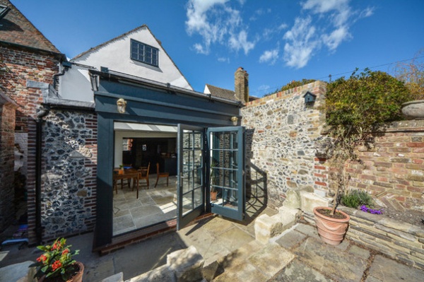 Houzz Tour: Careful Renovation of a 17th-Century English Cottage