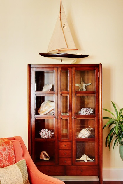 Traditional Living Room by Charmean Neithart Interiors, LLC.