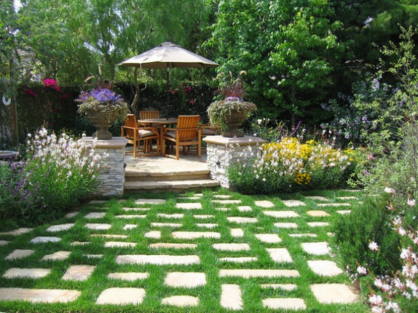 Traditional Landscape by Richard Lusk Landscape and Design