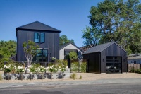 Houzz Tour: A Noir Farmhouse in Napa