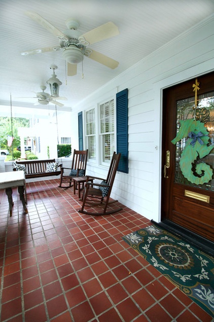 Beach Style Porch by Mina Brinkey