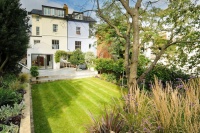 A Restful London Retreat With Naturalistic Plantings