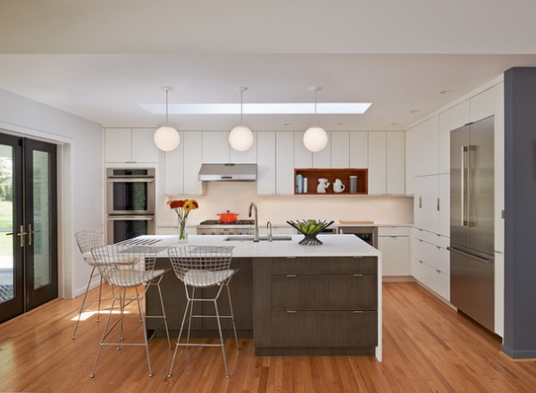 Midcentury Kitchen by Balodemas Architects