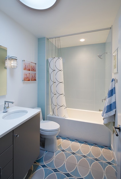 Midcentury Bathroom by Balodemas Architects