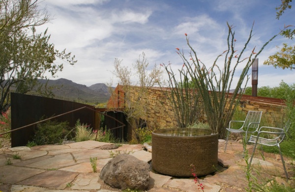 Modern Patio by 180 degrees