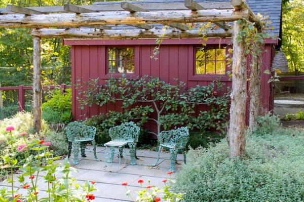 Traditional Patio by Christine Darnell Gardens