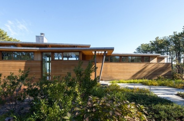 Houzz Tour: Cape Cod’s  Midcentury Modern Tradition Comes to Life