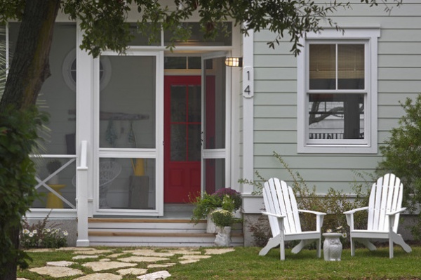 Beach Style Entry by Rethink Design Studio