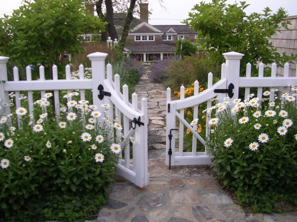 Beach Style Landscape by Sean Papich Landscape Architecture