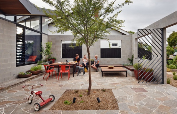 Contemporary Patio by MRTN Architects