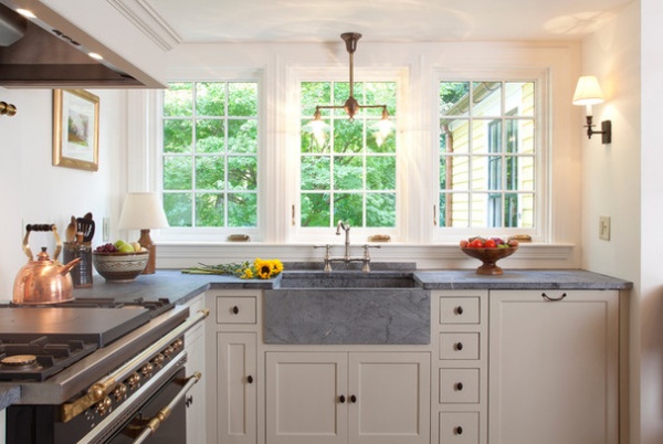 Traditional Kitchen by Frank Shirley Architects