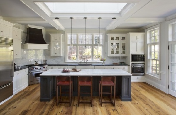 Traditional Kitchen by Jewett Farms + Co.