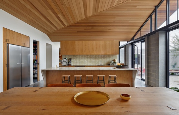 Houzz Tour: Relaxed Living in a Modern Courtyard Home