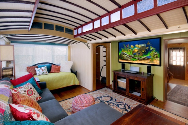 Houzz TV: See a Funky Beach Home Made From Old Streetcars