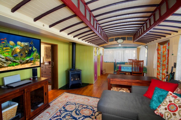 Houzz TV: See a Funky Beach Home Made From Old Streetcars