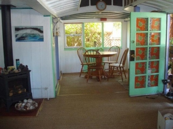 Houzz TV: See a Funky Beach Home Made From Old Streetcars