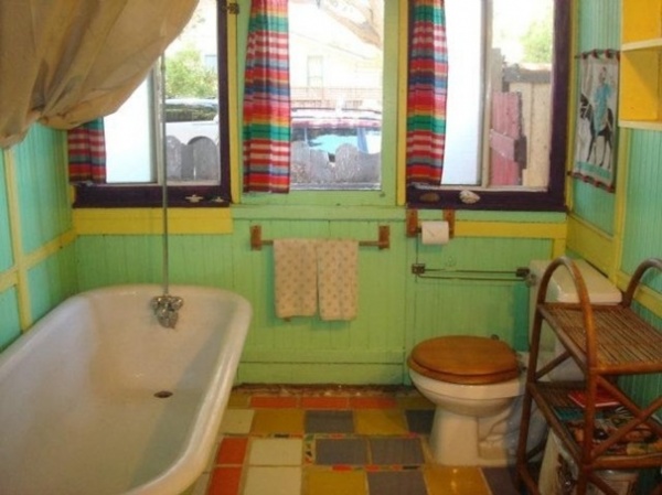 Eclectic Houzz Tour: Decommissioned Streetcars Live On as a Cool Beach Home