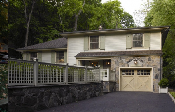 Traditional Exterior Houzz Tour: Renovation Turns 1950s Ranch into a Charming Cottage