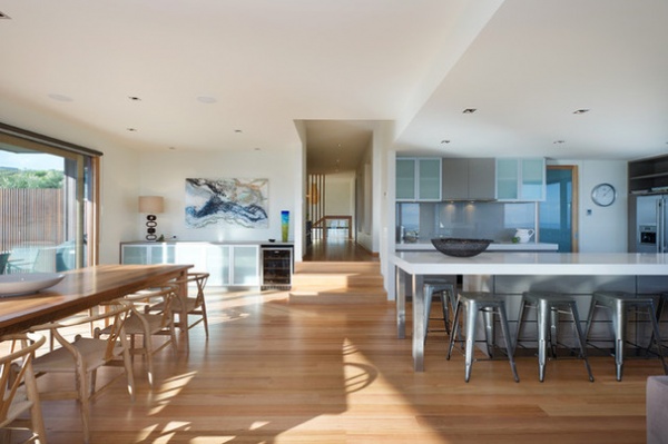 Modern Dining Room by Matthew Mallett Photography