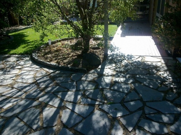 Landscape Paving 101: Bluestone Basics