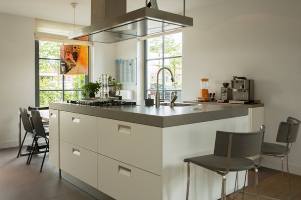 Modern Kitchen by Margot Hartford Photography