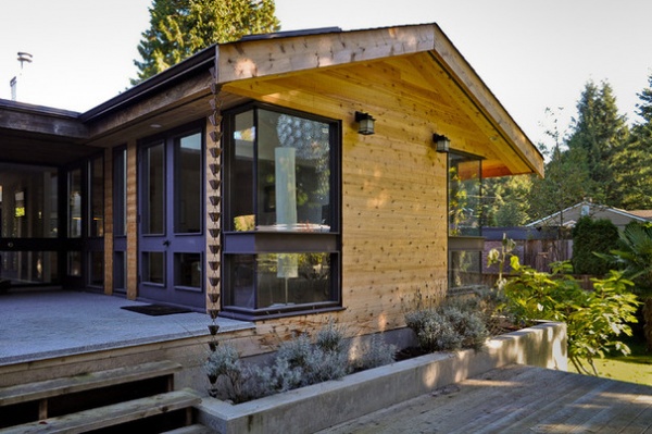 Modern Exterior by Synthesis Design Inc.