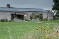 Houzz Tour: New Home Hits the Mark With a Frontier Design