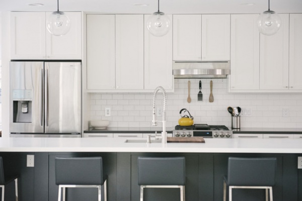 Before and After: Modern Update Blasts a '70s Kitchen Out of the Past