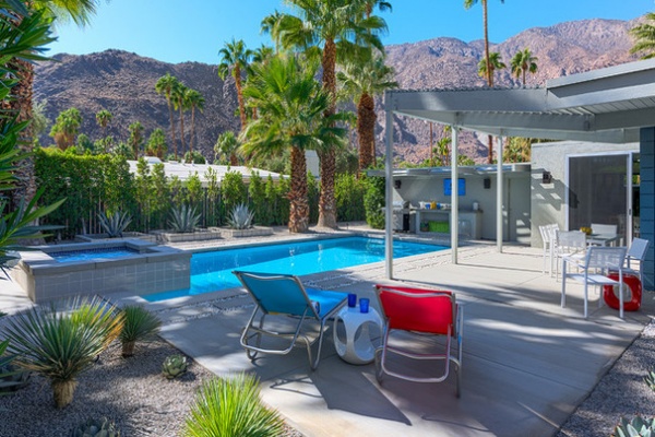 Midcentury Patio by H3K Design