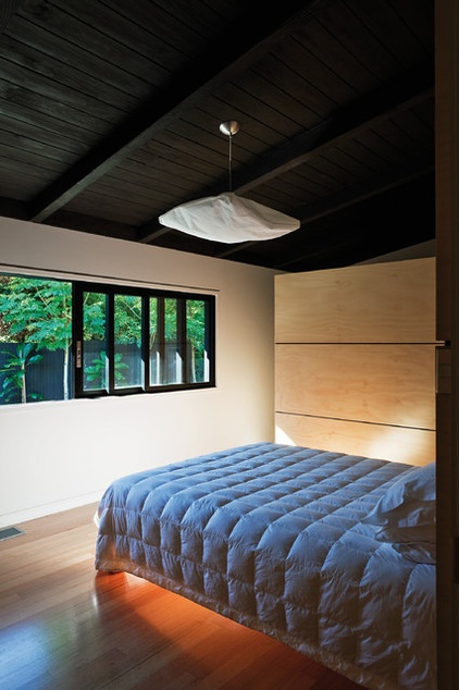 Contemporary Bedroom by Strachan Group Architects