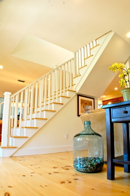 Traditional Staircase by Squash Meadow Construction