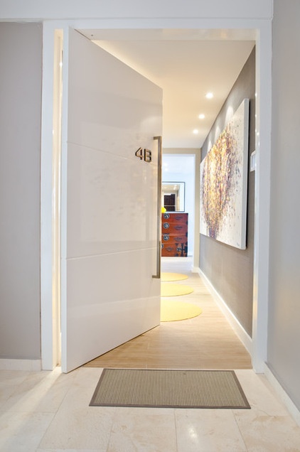 Contemporary Entry by ALVAREZ-DIAZ & VILLALON